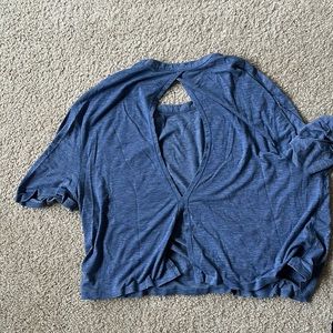Lululemon 6 cropped open back tee
